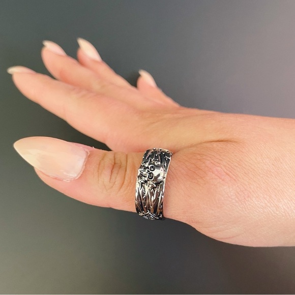 925 Sterling Silver Men's Skull Ring - Picture 3 of 8